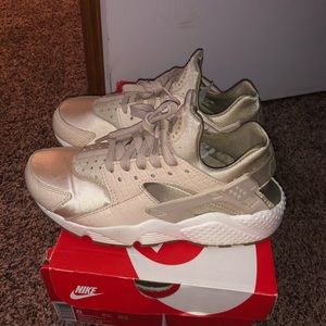 Womens nike hurraches